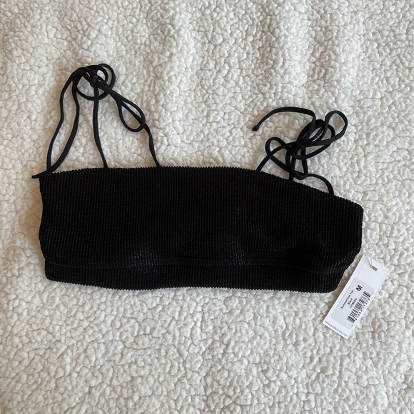 BNWT Frankie’s Bikinis Summertime Top in Black Size Medium - Picture 3 of 4